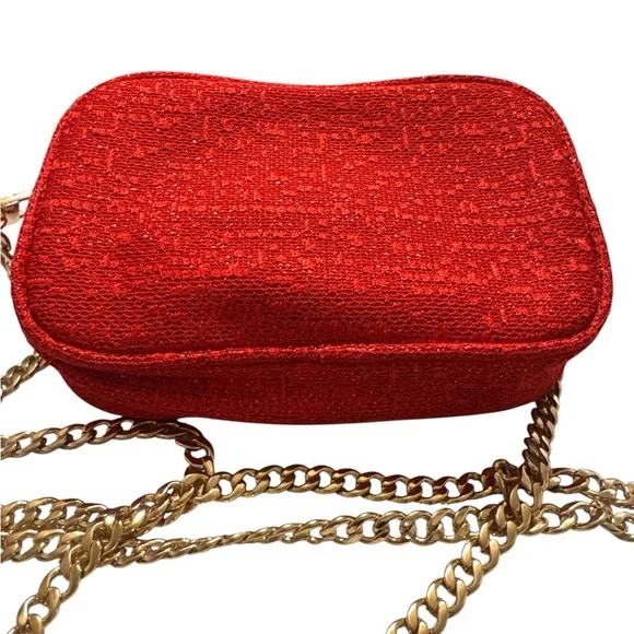 CHANEL Red Tweed Cosmetic Crossbody with Gold Chain - Picture 3 of 4